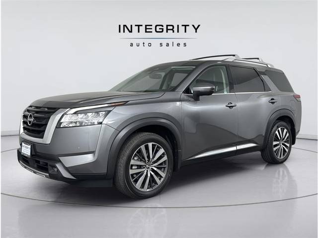 2022 Nissan Pathfinder Platinum FWD photo