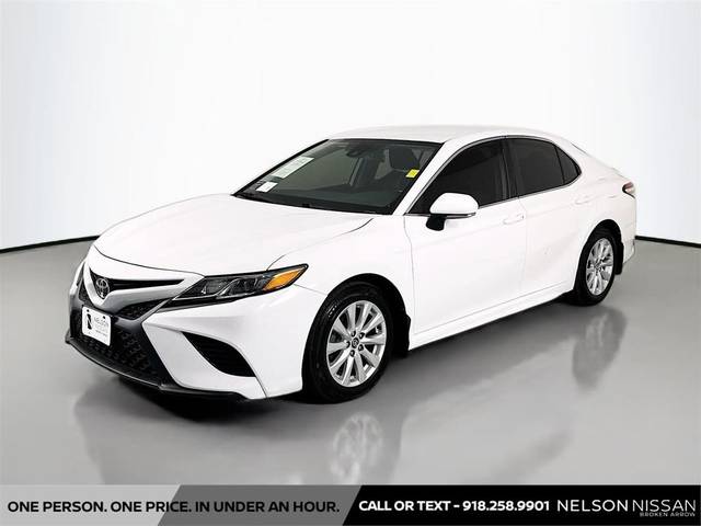 2020 Toyota Camry SE FWD photo