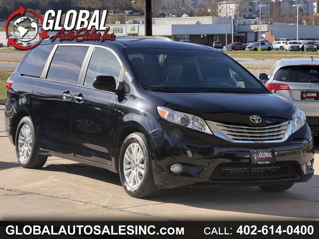 2015 Toyota Sienna XLE FWD photo