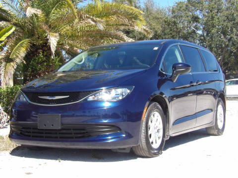 2018 Chrysler Pacifica Minivan Touring FWD photo