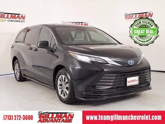 2023 Toyota Sienna LE FWD photo