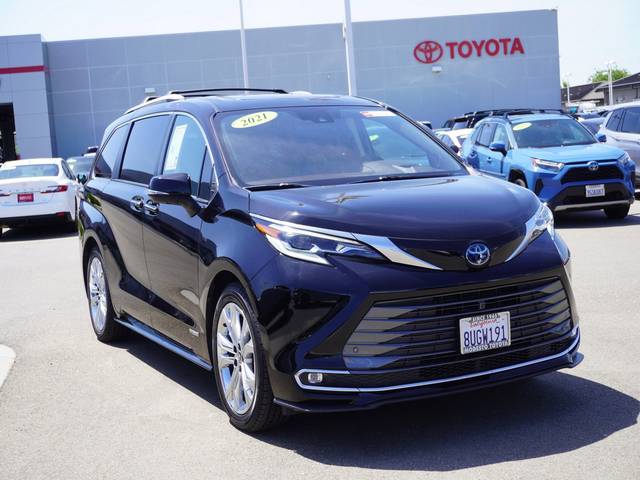 2021 Toyota Sienna Platinum FWD photo