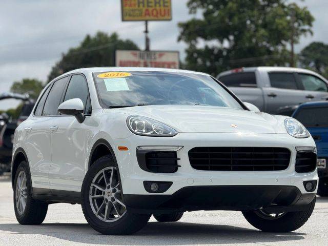 2016 Porsche Cayenne  AWD photo
