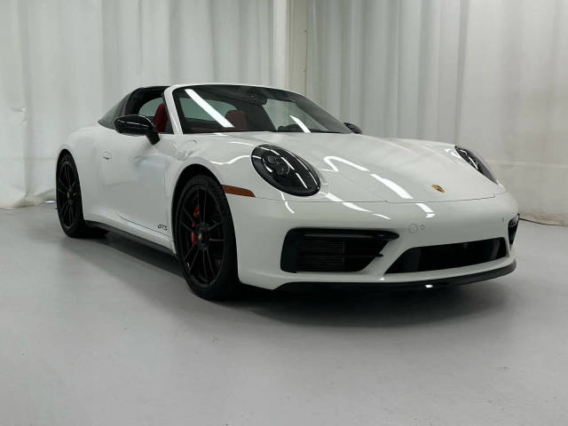 2022 Porsche 911 4 GTS AWD photo