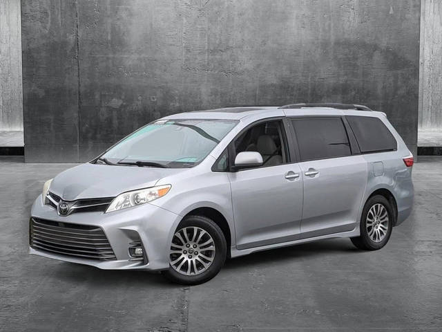 2020 Toyota Sienna XLE FWD photo