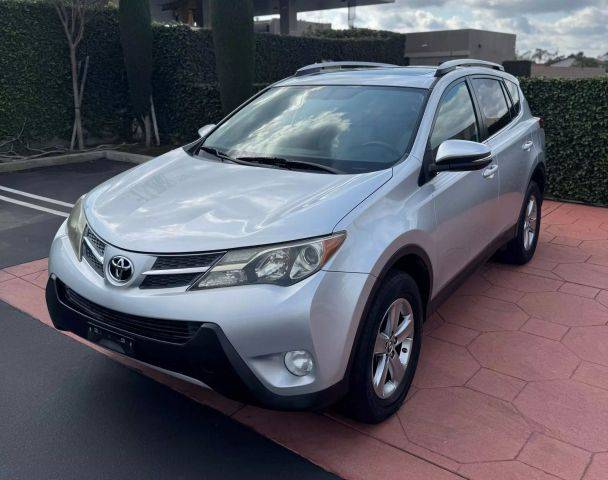 2015 Toyota RAV4 XLE FWD photo