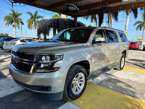 2015 Chevrolet Suburban LT RWD photo