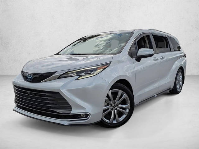 2023 Toyota Sienna Platinum FWD photo
