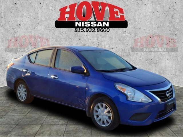 2015 Nissan Versa SV FWD photo