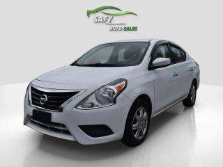 2016 Nissan Versa SV FWD photo