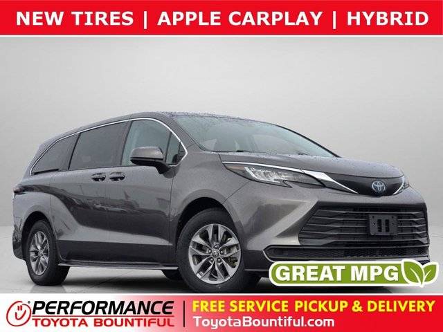 2023 Toyota Sienna LE FWD photo