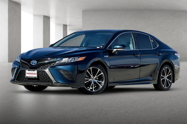 2020 Toyota Camry Hybrid SE FWD photo