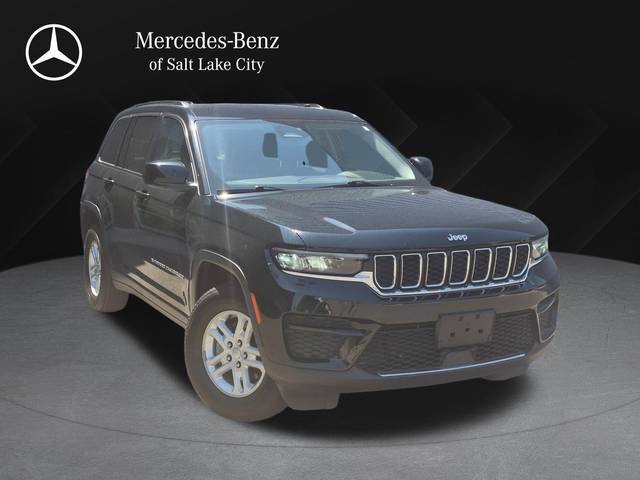 2022 Jeep Grand Cherokee Laredo 4WD photo