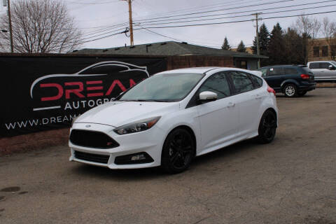 2016 Ford Focus ST FWD photo