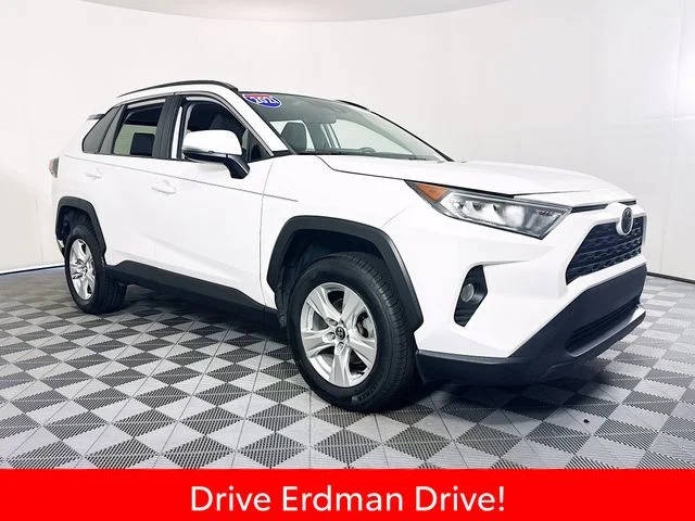 2021 Toyota RAV4 XLE FWD photo