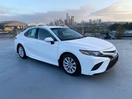 2020 Toyota Camry SE FWD photo