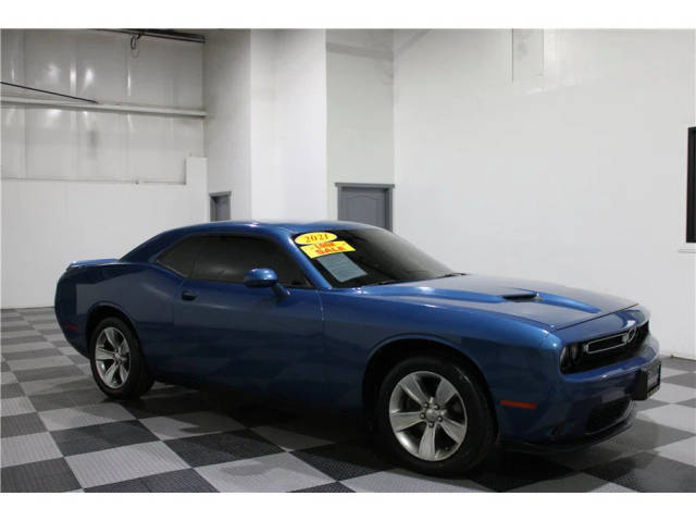 2021 Dodge Challenger SXT RWD photo