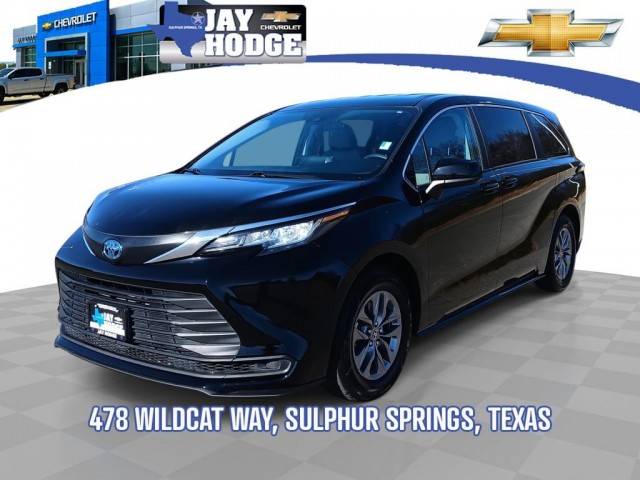 2023 Toyota Sienna LE FWD photo