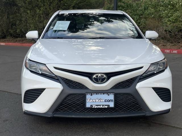 2020 Toyota Camry SE FWD photo