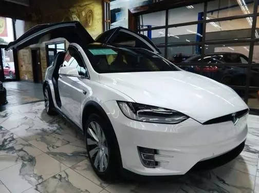 2020 Tesla Model X Long Range Plus AWD photo