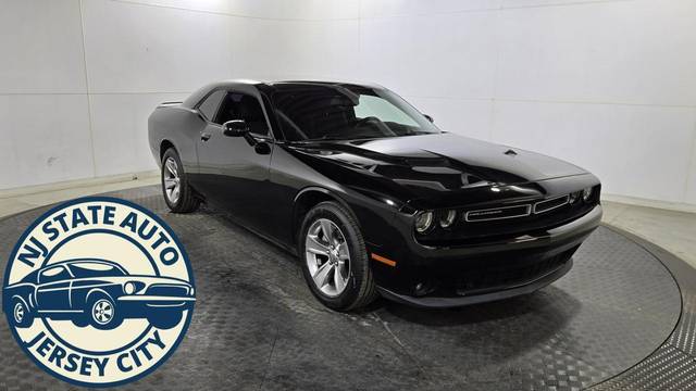 2021 Dodge Challenger SXT RWD photo