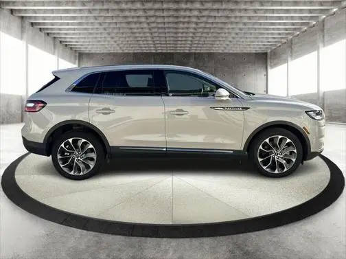 2021 Lincoln Nautilus Reserve AWD photo