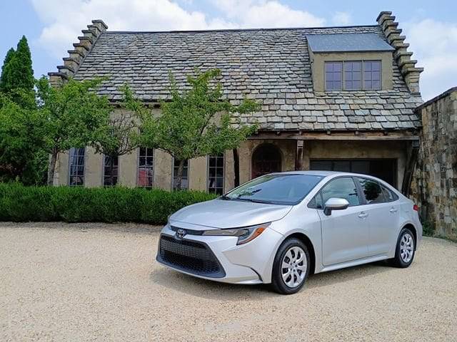 2022 Toyota Corolla LE FWD photo