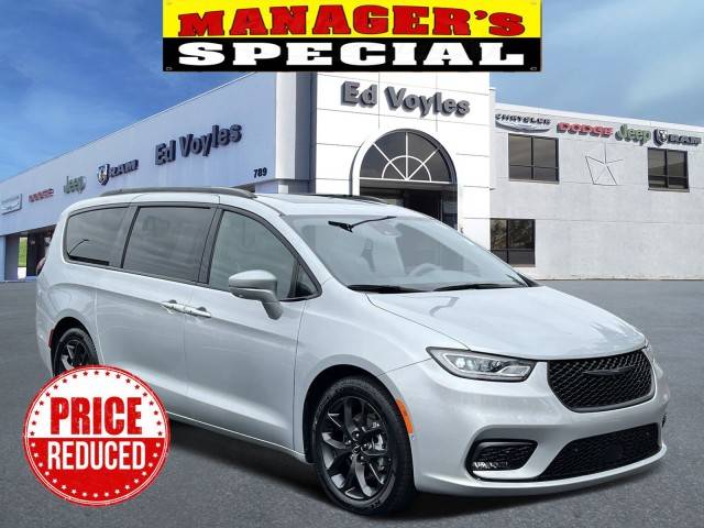2022 Chrysler Pacifica Minivan Limited FWD photo