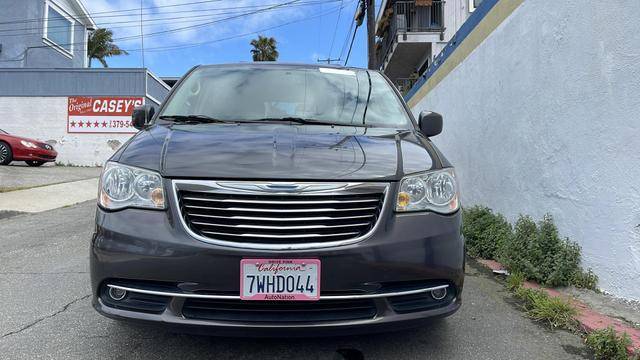 2015 Chrysler Town and Country Touring FWD photo