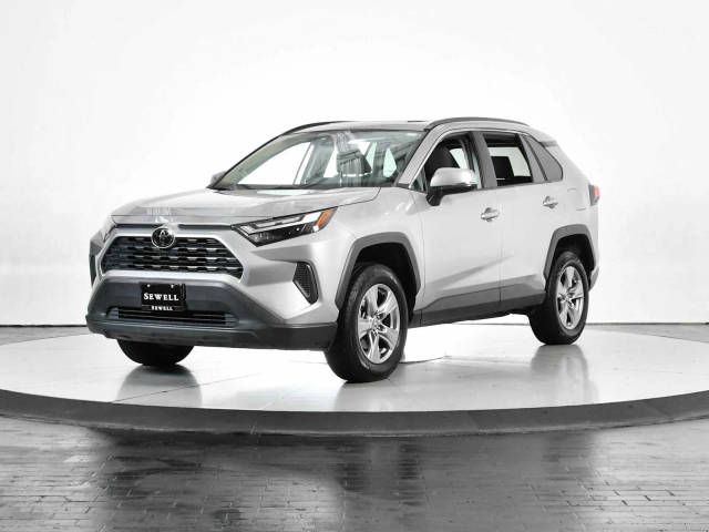 2023 Toyota RAV4 XLE AWD photo