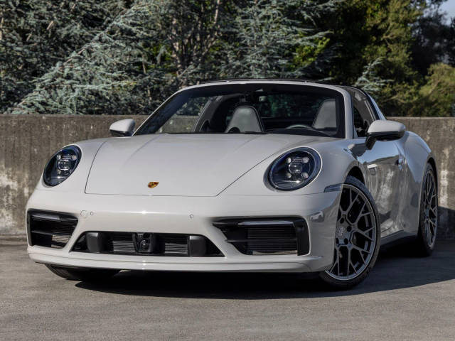 2023 Porsche 911 4S AWD photo
