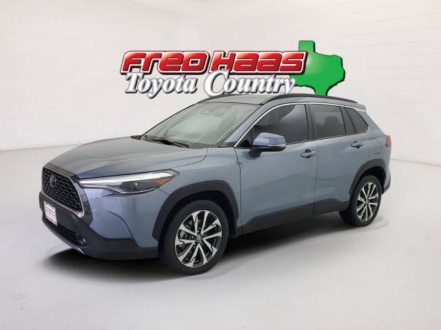2023 Toyota Corolla Cross XLE FWD photo