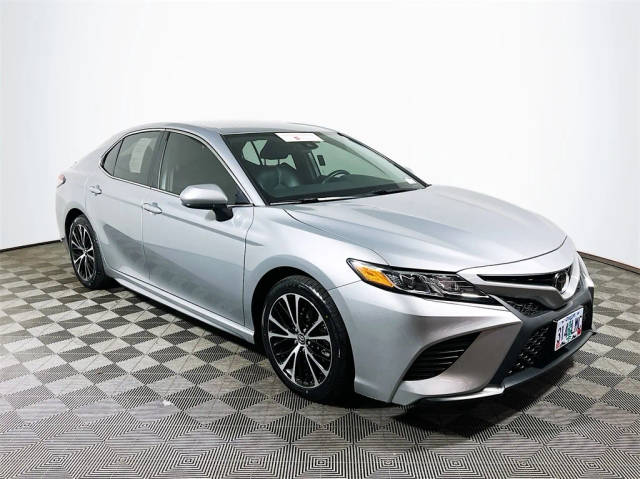 2019 Toyota Camry SE FWD photo