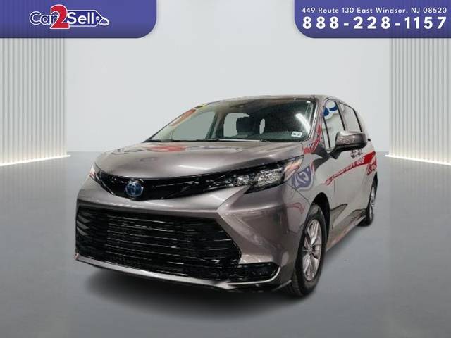 2022 Toyota Sienna LE FWD photo