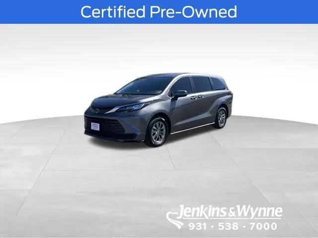 2023 Toyota Sienna LE FWD photo
