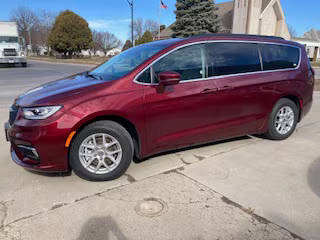 2022 Chrysler Pacifica Minivan Touring L FWD photo