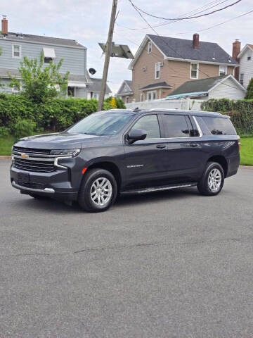 2022 Chevrolet Suburban LT RWD photo