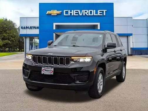 2022 Jeep Grand Cherokee Laredo 4WD photo