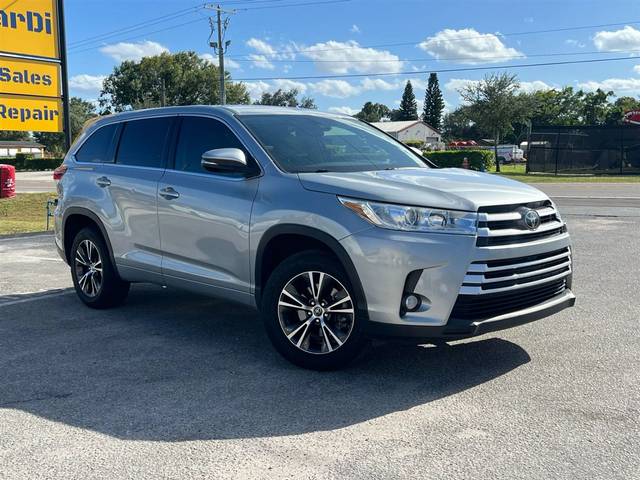2017 Toyota Highlander LE Plus FWD photo