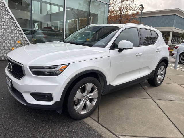 2022 Volvo XC40 Momentum FWD photo