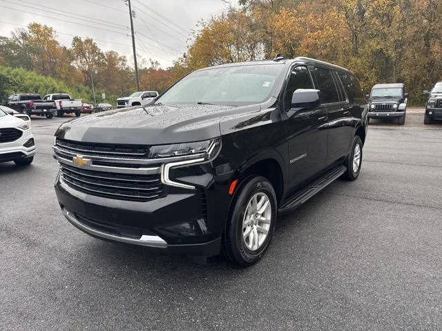 2022 Chevrolet Suburban LT 4WD photo