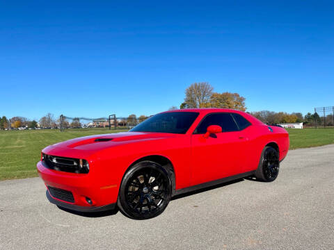 2023 Dodge Challenger SXT RWD photo