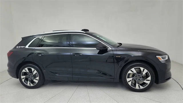 2023 Audi e-tron Premium Plus AWD photo