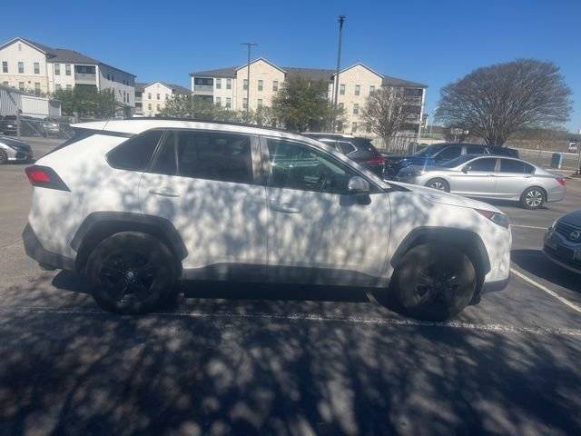 2021 Toyota RAV4 XLE FWD photo