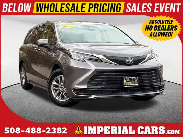 2022 Toyota Sienna LE FWD photo