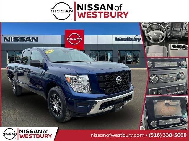 2023 Nissan Titan SV 4WD photo