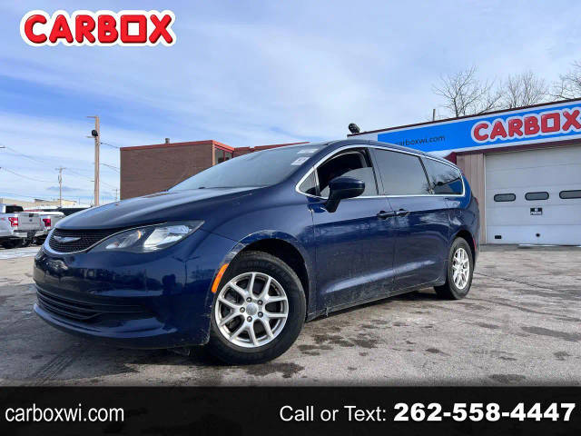 2020 Chrysler Voyager LX FWD photo