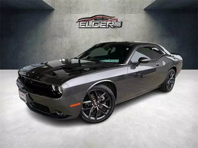 2022 Dodge Challenger SXT RWD photo