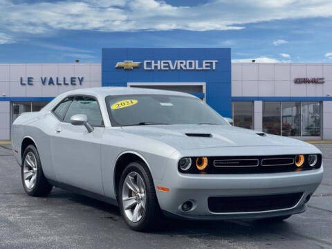 2021 Dodge Challenger SXT RWD photo