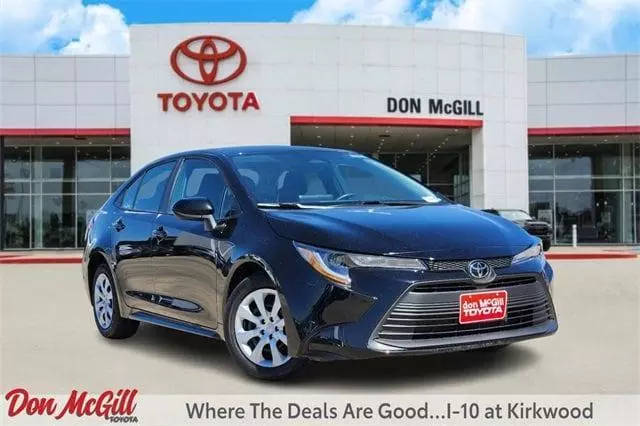 2023 Toyota Corolla LE FWD photo